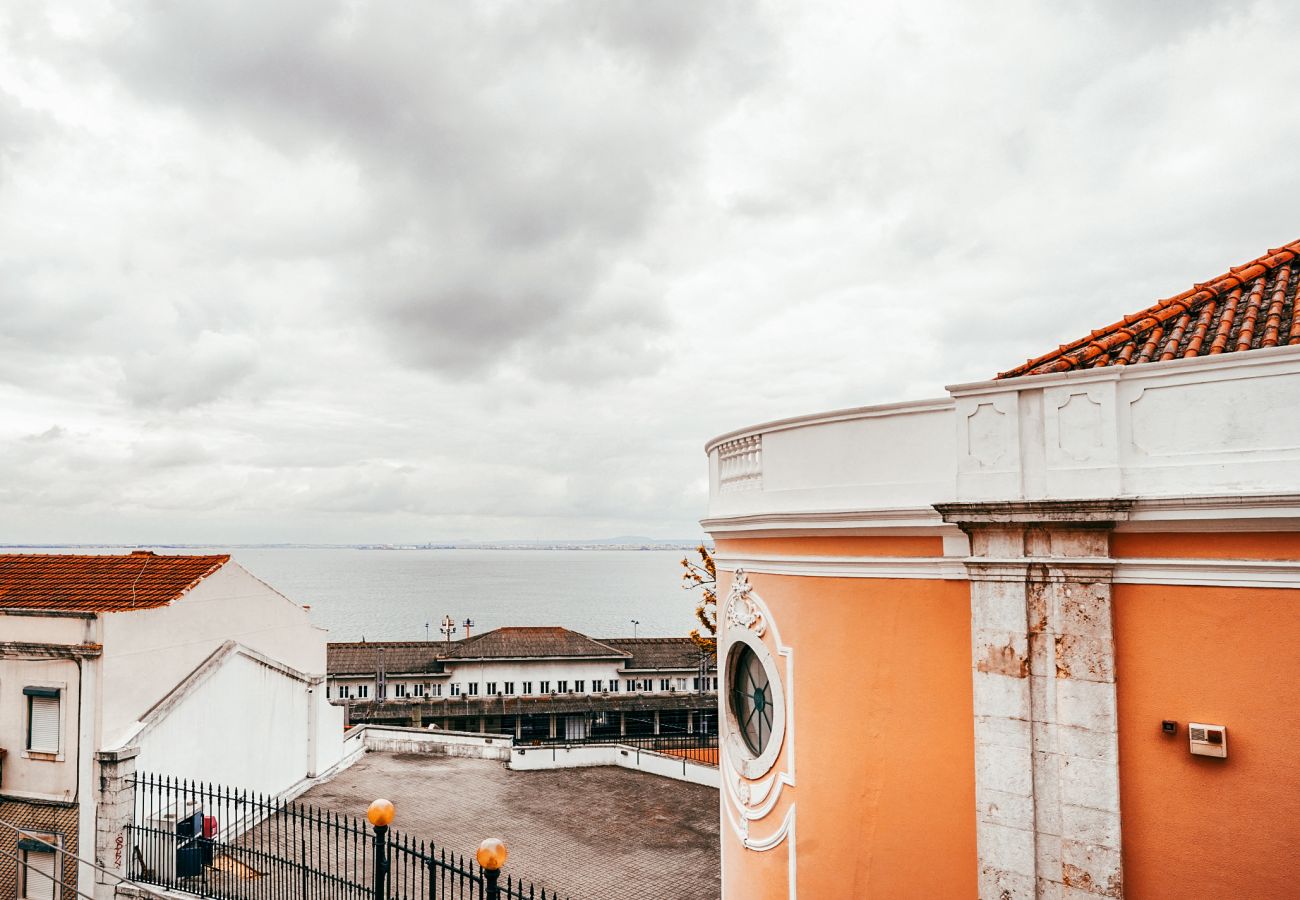 Apartment in Lisbon - Apolónia Train Spot By Gt House