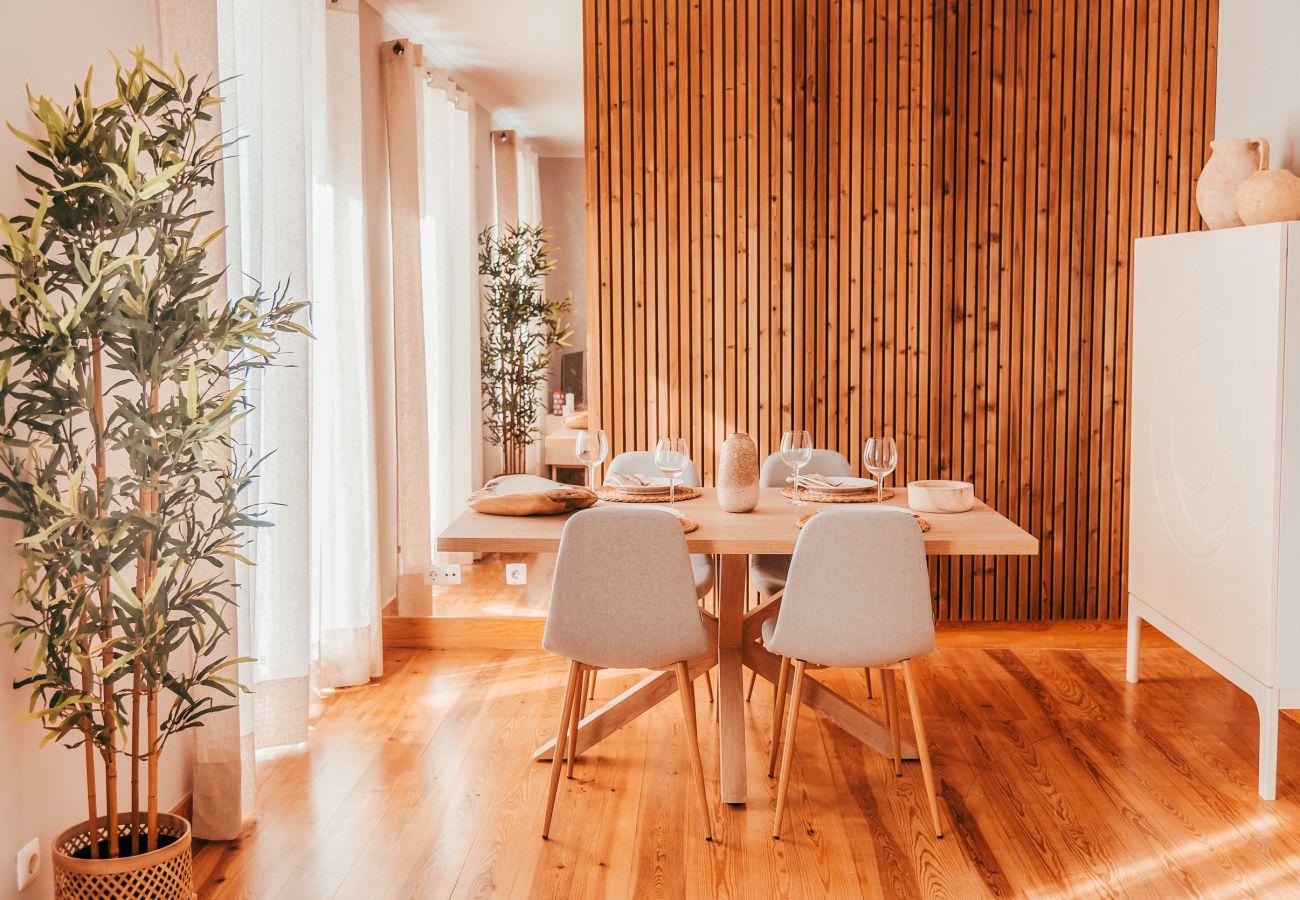 Pleasant dining area in a local accommodation apartment in  Lisboa Campo de Ourique