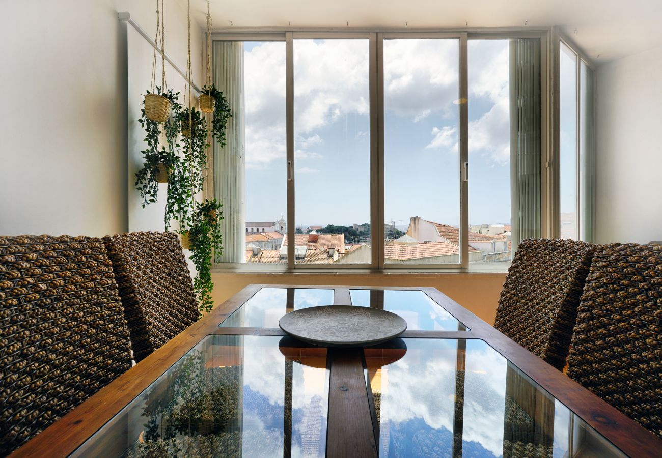 Mesa de comedor con maravillosas vistas de la zona histórica de Lisboa