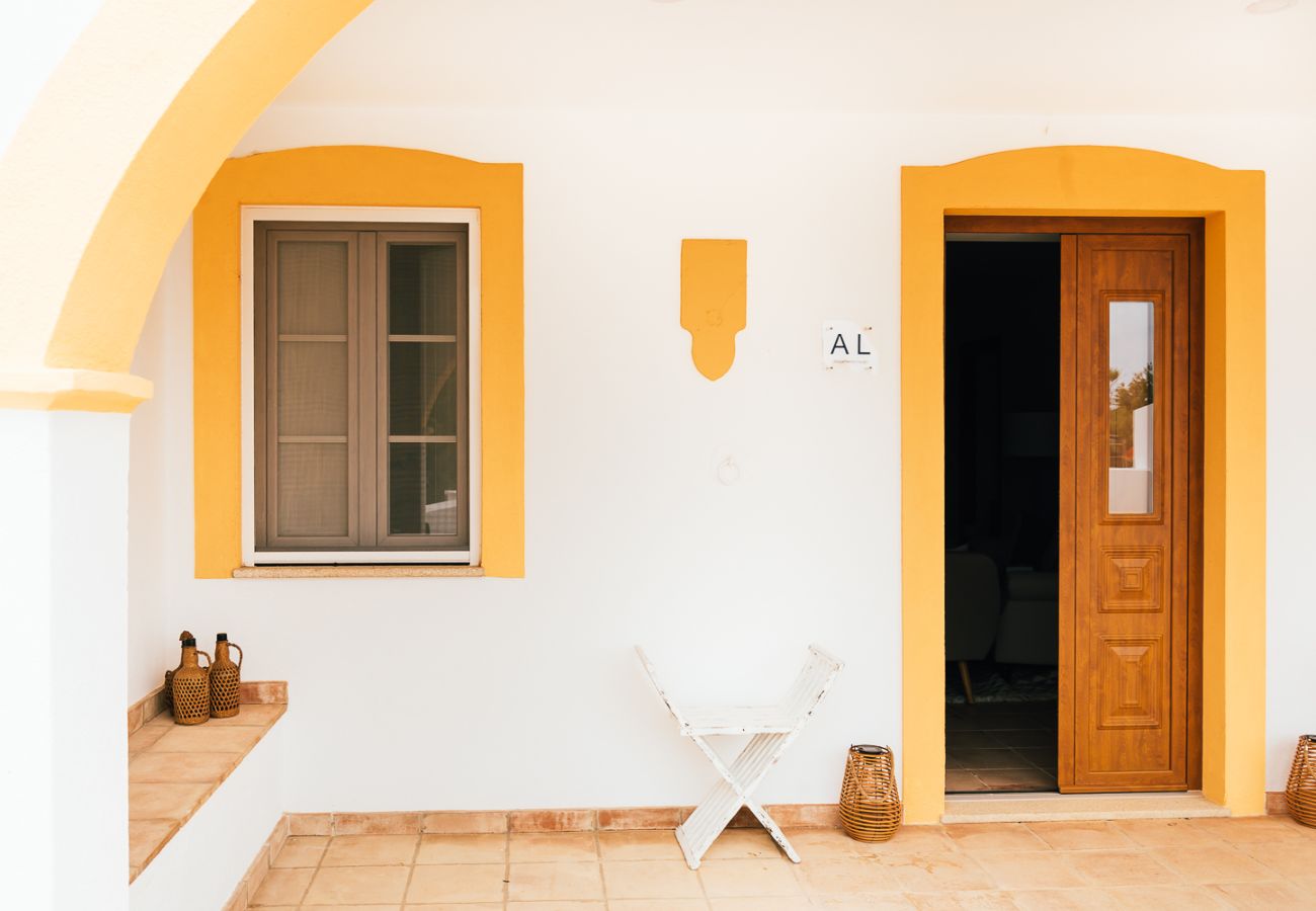 Entrada a la casa moderna en Tavira