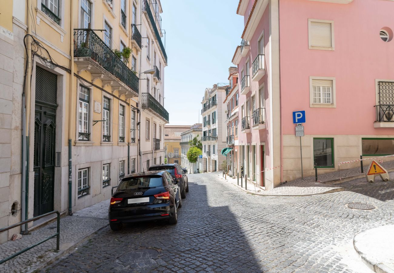 Strada tranquilla nella zona di Lapa